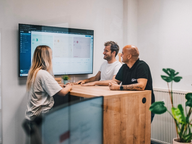 Modernes Büro der SoftTec GmbH