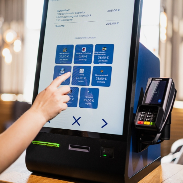 Digitale Gästedaten und Korrespondenz auf dem Tablet mit der SoftTec Cloud