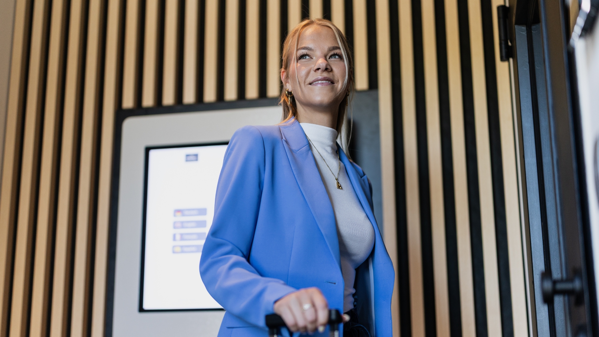 Der SoftTec Checkin-Kiosk als Indoor- und Outdoor-Variante für personalloses Einchecken rund um die Uhr