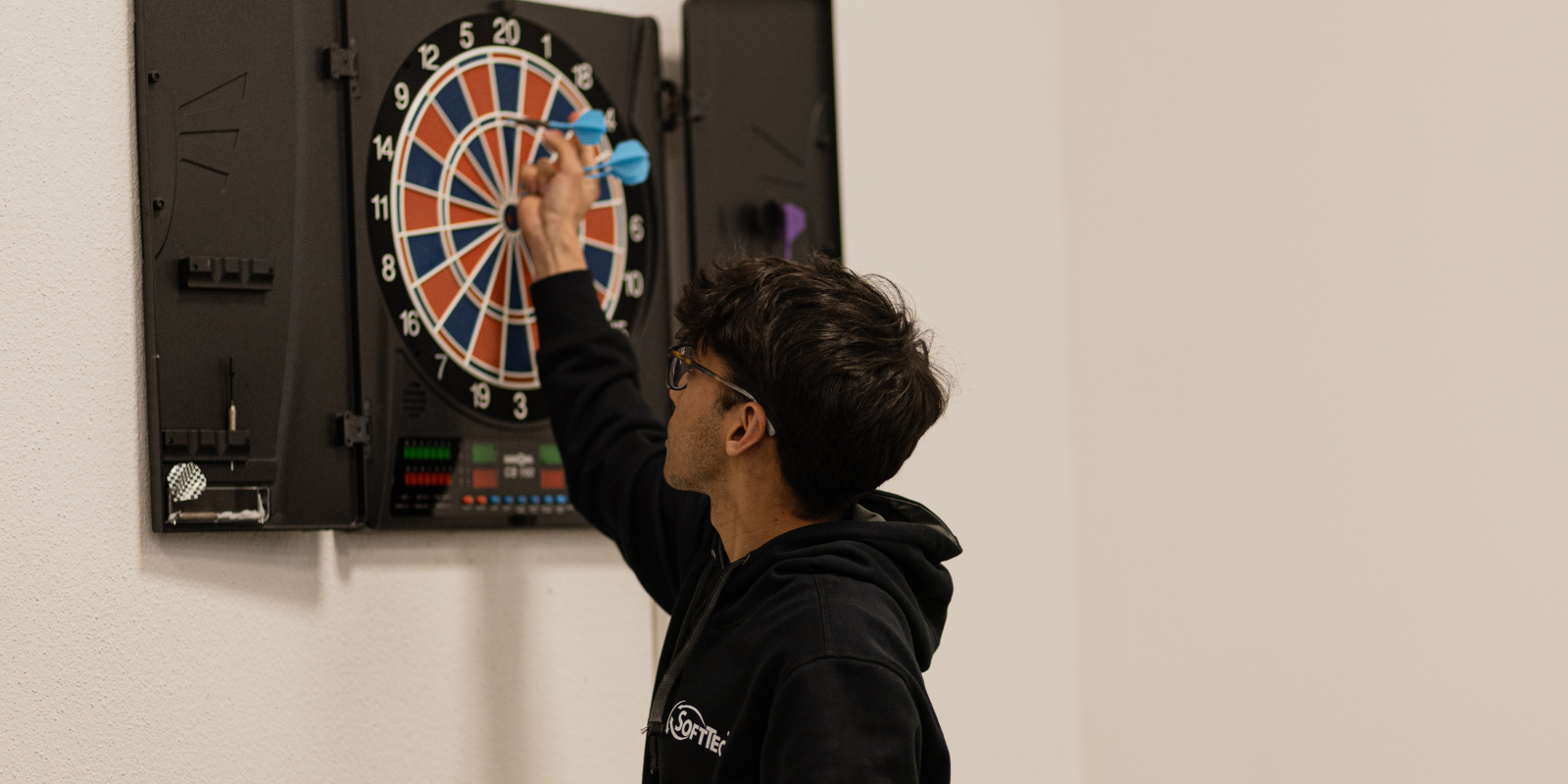 Dart-Duelle in der Pause bei SoftTec