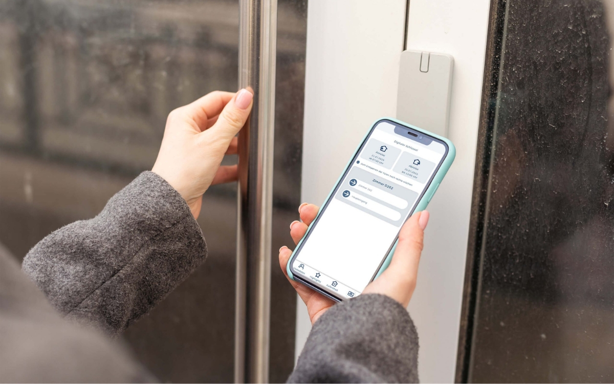 Digitale Türöffnung per Smartphone mit der SoftTec Cloud Hotelsoftware