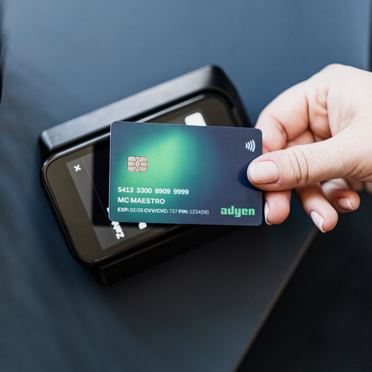 Kontaktlose Kartenzahlung im Hostel mit SoftTec Payment